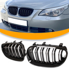 BMW 5 E60 / E61 03-10 atrapy między reflektory (nerki) lewa + prawa kpl. BLACK GLOSSY DOUBLE BAR WYGIĘTE ŻEBERKA