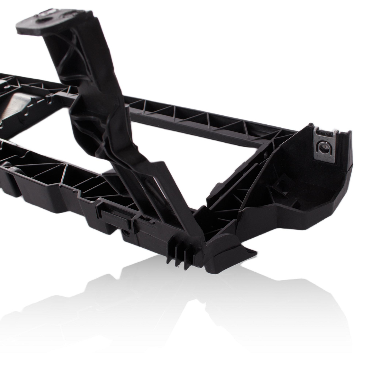 Audi A4 B9 2015- mocowanie grilla atrapy między reflektory