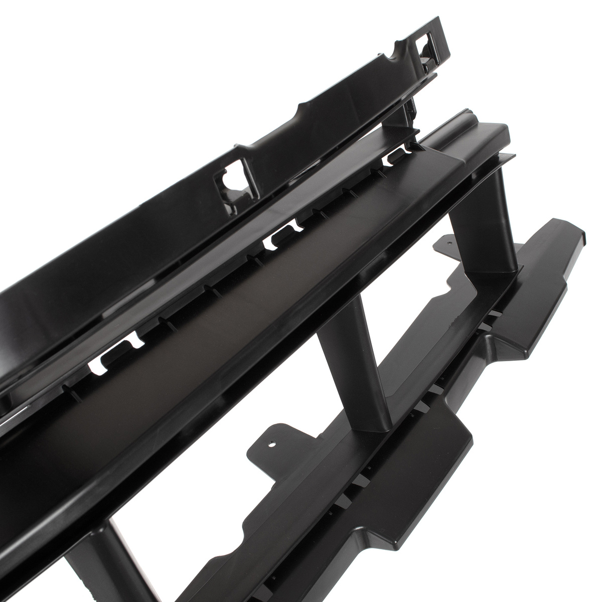 Mercedes C117 X117 CLA-Klasa 16-19 atrapa kratka w zderzak przedni środkowa CZARNA